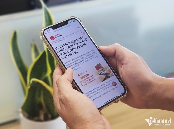 VETC và ePass đồng loạt thông báo về chính sách thu phí xử lý giao dịch ETC với số tiền tương đương nhau. Ảnh: Hoàng Hiệp