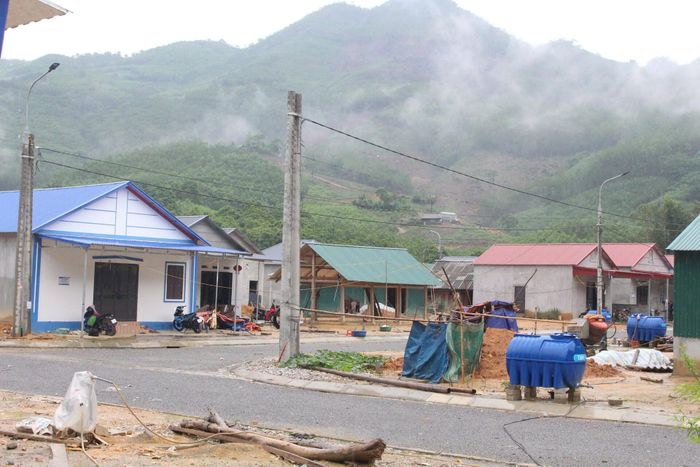 Khu tái định cư Liên Phương, xã Văn Lang, tỉnh Thái Nguyên được xây dựng để di chuyển các hộ dân khỏi khu vực có nguy cơ lũ quét, sạt lở. Sau hạ tầng và nhà ở, bài toán tiếp theo là đất sản xuất và việc làm. Ảnh: Sở Dân tộc và Tôn giáo Thái Nguyên