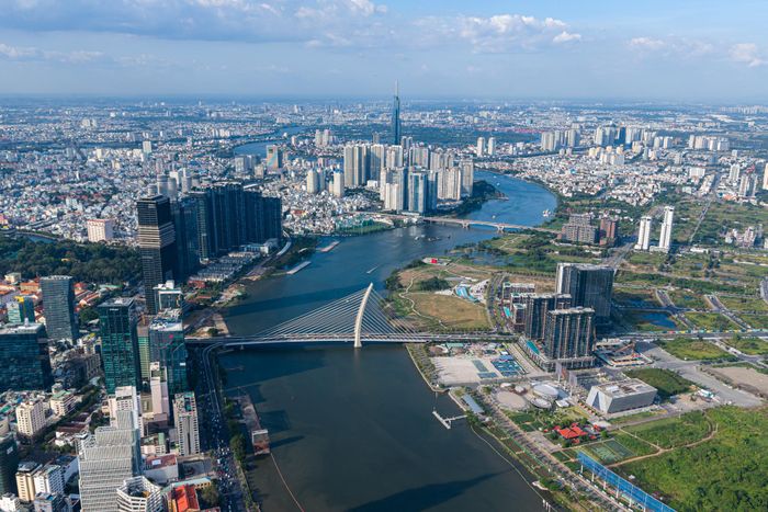 Một đất nước đã đi qua chiến tranh và nghèo khó để có được ngày hôm nay càng không thể bỏ lỡ những cơ hội phát triển đang mở ra. Ảnh: Nguyễn Huế