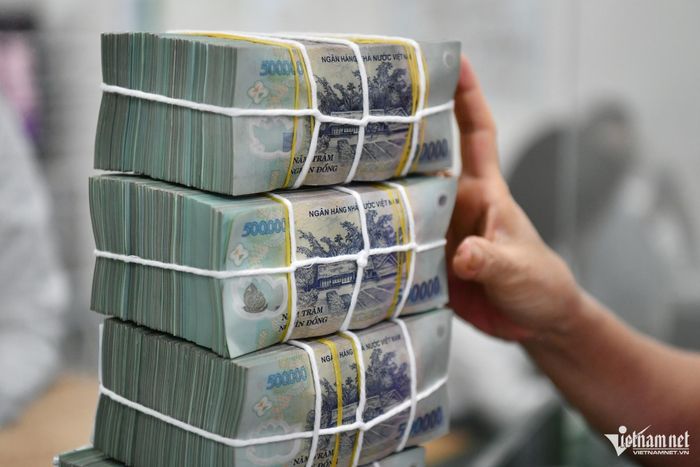 Cho rằng 8,6 tỷ tiền gửi được chuyển sang mua trái phiếu theo tư vấn của nhân viên ngân hàng, khách hàng yêu cầu hoàn trả. Ảnh minh họa: Nam Khánh