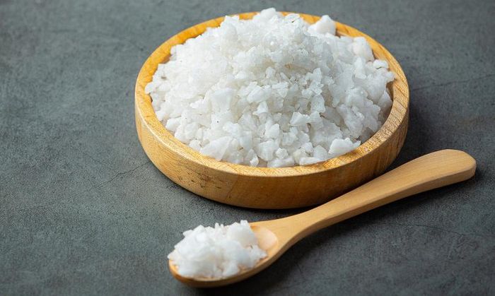 Ăn quá nhiều muối gây ra bệnh tật. Anh: Freepik.