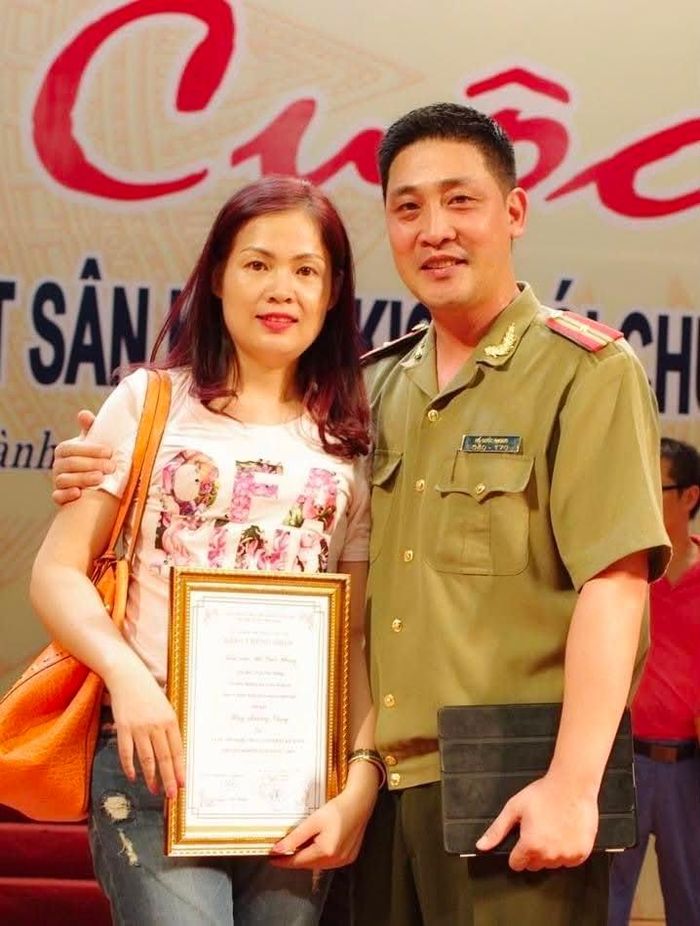 NSƯT Hồ Phong tự hào khi có thể làm điểm tựa cho bà xã.
