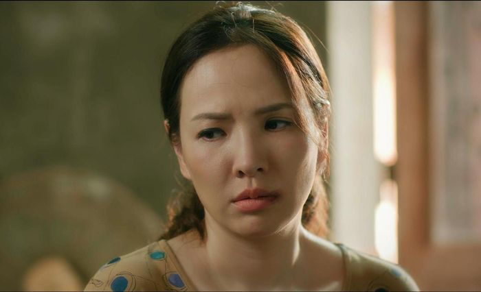 Tạo hình vai diễn của Tuấn Tú và Đan Lê trong phim "Đội bóng nữ làng Xuân".  