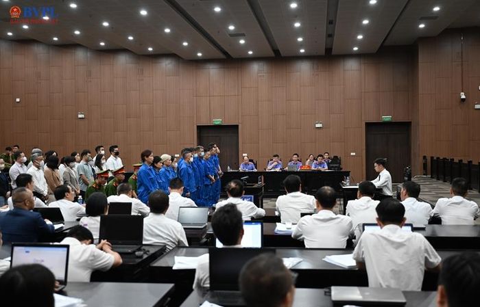 Quang cảnh phiên tòa ngày 18/8.