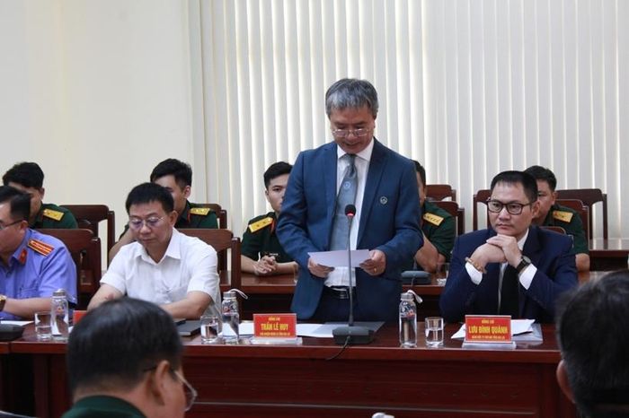  Đồng chí Trần Lê Huy, Chủ nhiệm Đoàn Luật sư tỉnh Gia Lai phát biểu thảo luận tại Hội nghị.