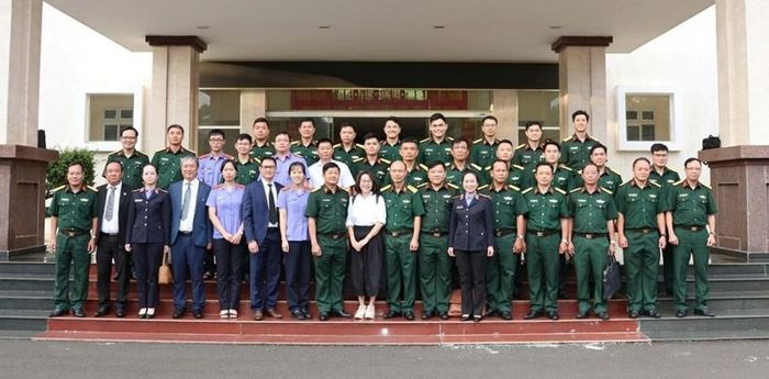 Các đại biểu tham gia Hội nghị chụp ảnh kỷ niệm.