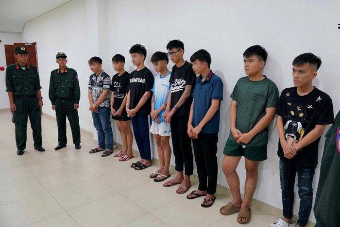  Nhóm thanh thiếu niên liên quan đến vụ việc.