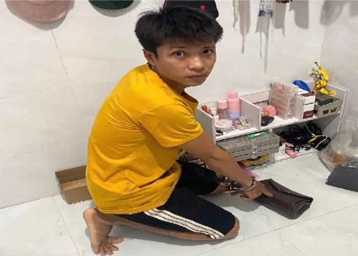 Nguyễn Minh Tùng bị bắt giữ. (Ảnh: Công an cung cấp)