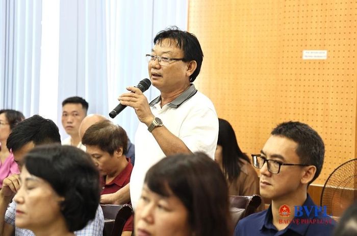 Đại diện doanh nghiệp đưa ra ý kiến thảo luận.