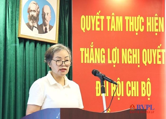 Bà Nguyễn Thị Huyền, Phó Giám đốc Bảo hiểm xã hội cơ sở Ba Đình phát biểu.