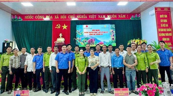  Các đại biểu tham dự hội nghị chụp hình lưu niệm.