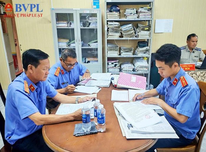 Đoàn công tác kiểm tra hồ sơ tại Phòng THADS khu vực 8, TP Cần Thơ.