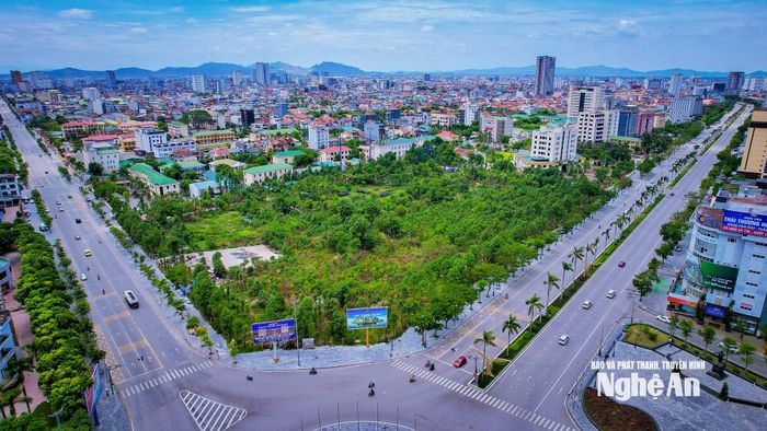 Tại khu đất khoảng 7 ha tại khu vực bùng binh Hải Quan, phường Trường Vinh, tỉnh đã khẩn trương điều chỉnh cục bộ quy hoạch, chuyển chức năng sử dụng đất từ đất công cộng sang đất hỗn hợp để thu hút đầu tư. Ảnh: Thành Duy