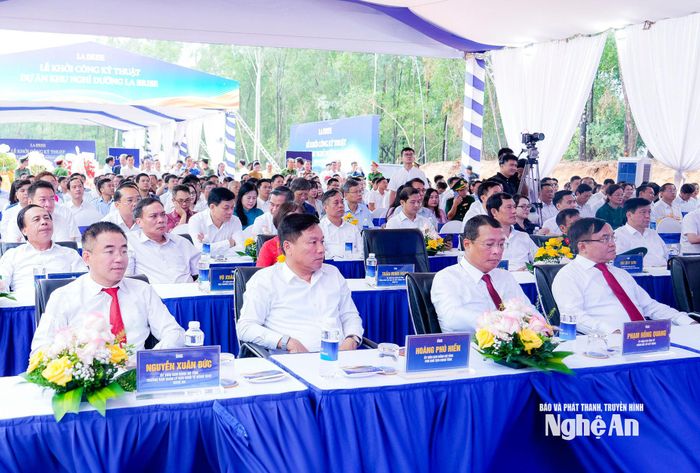 Các đại biểu tham dự Lễ khởi công kỹ thuật Dự án Khu nghỉ dưỡng La Brise với tổng vốn đầu tư hơn 2.150 tỷ đồng. Ảnh: Phạm Bằng