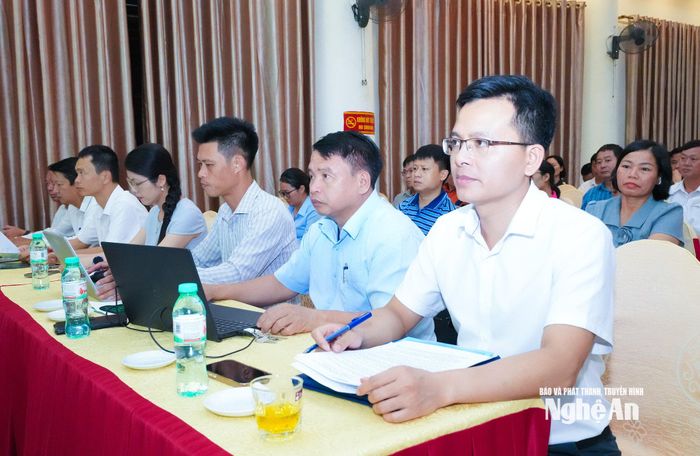 Cán bộ các phòng chuyên môn và đơn vị trực thuộc Sở Nông nghiệp và Môi trường tham gia hội nghị. Ảnh: Mai Hoa