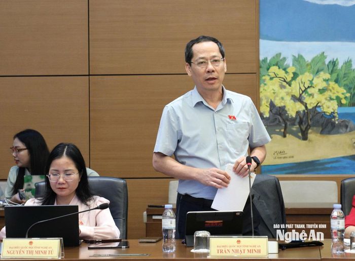 Đại biểu Quốc hội chuyên trách Trần Nhật Minh phát biểu thảo luận tổ. Ảnh: Khánh Duy