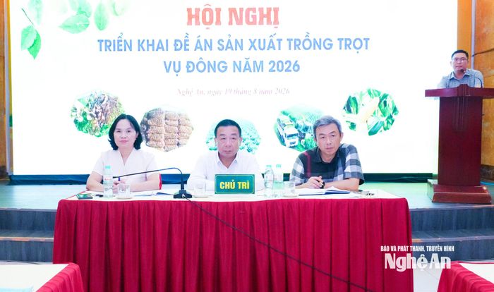 Đồng chí Nguyễn Văn Đệ - Ủy viên Ban Thường vụ Tỉnh ủy, Phó Chủ tịch UBND tỉnh và lãnh đạo Sở Nông nghiệp và Môi trường chủ trì hội nghị. Ảnh: Mai Hoa