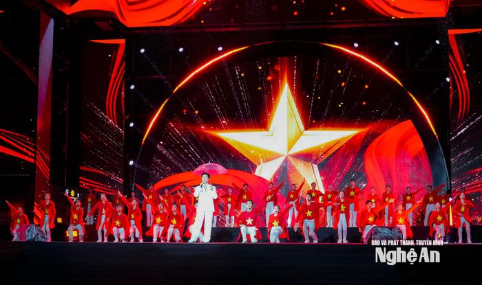 Chương trình là những “tâm sự” của thế hệ trẻ về quê hương, nguyện mong được cống hiến cho đất nước thông qua những lời ca, câu hát. Ảnh: Phạm Bằng