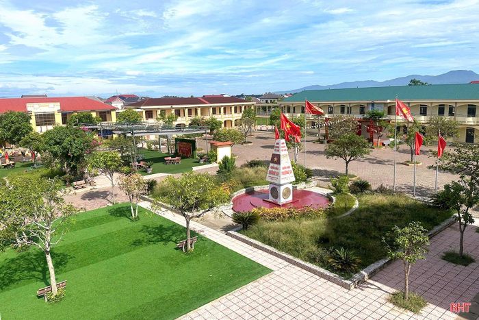 Những ngôi trường khang trang, sạch đẹp đã sẵn sàng bước vào năm học mới.