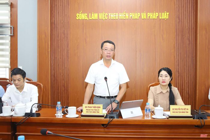 Đồng chí Phan Thiên Định - Phó Bí thư Tỉnh ủy, Chủ tịch UBND tỉnh chủ trì phiên tiếp công dân định kỳ tháng 8.