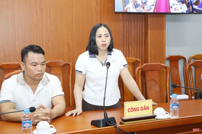 Công dân Võ Thị Thảo (xã Gia Hanh) kiến nghị tại phiên tiếp công dân.