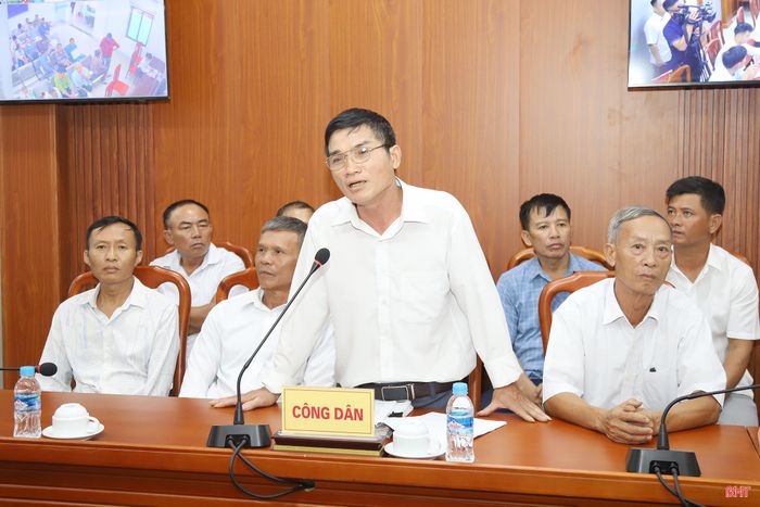 Công dân Võ Quốc Ảnh (xã Tùng Lộc) trình bày ý kiến.
