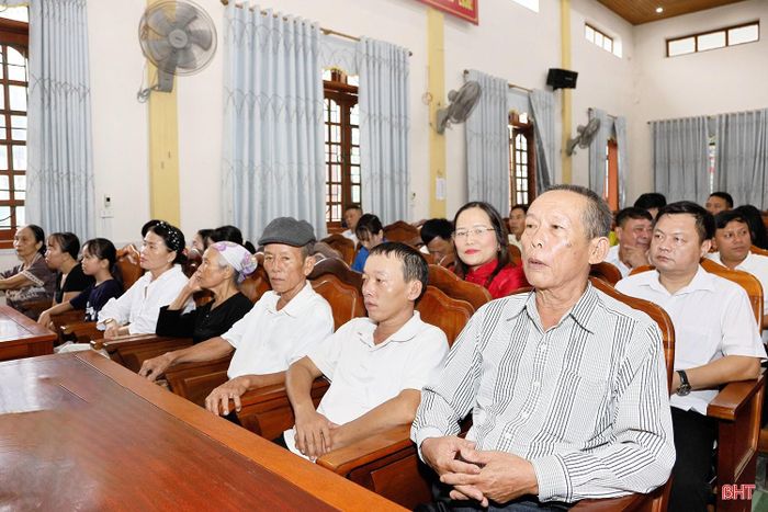 Thân nhân mẹ Nguyễn Thị Nhì tham dự buổi lễ.