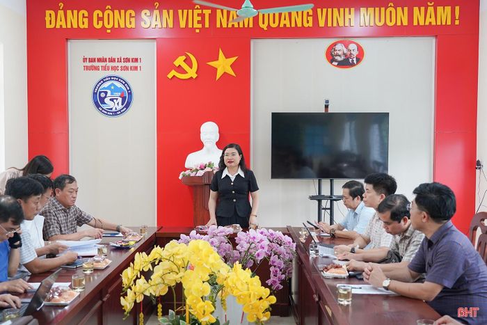 Phó Chủ tịch UBND tỉnh Nguyễn Thị Nguyệt chủ trì buổi làm việc.