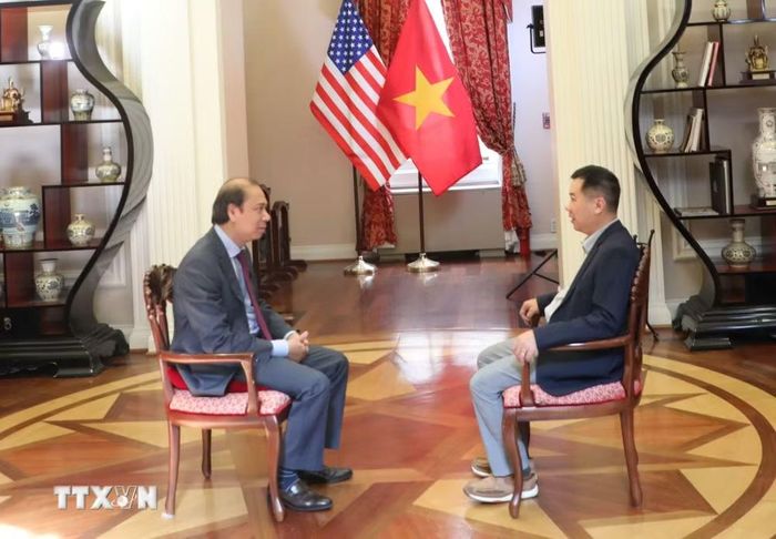 Đại sứ Việt Nam tại Mỹ Nguyễn Quốc Dũng trả lời phỏng vấn TTXVN về công tác tìm kiếm, quy tập và xác định danh tính hài cốt liệt sỹ Việt Nam. (Ảnh: Quang Thịnh/TTXVN)