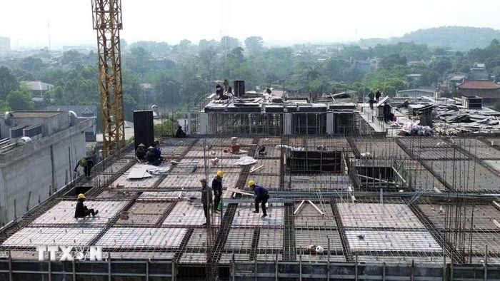 Theo Sở Xây dựng tỉnh Vĩnh Long, đến đầu tháng 8/2026, toàn tỉnh có 26 dự án nhà ở xã hội đã, đang triển khai và mời gọi đầu tư với quy mô khoảng 9.269 căn. (Ảnh minh họa: Quang Cường/TTXVN)