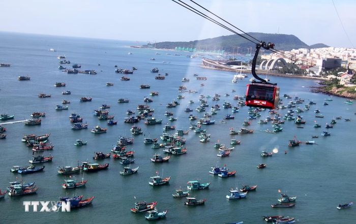 Cáp treo Hòn Thơm vượt biển dài nhất thế giới tại đặc khu Phú Quốc. (Ảnh: Lê Huy Hải/TTXVN)
