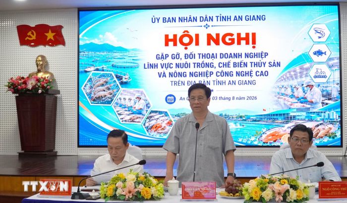 Chủ tịch Ủy ban Nhân dân tỉnh An Giang Hồ Văn Mừng tại Hội nghị gặp gỡ, đối thoại doanh nghiệp trong lĩnh vực nuôi trồng, chế biến thủy sản và nông nghiệp công nghệ cao. (Ảnh: Văn Sĩ/TTXVN)