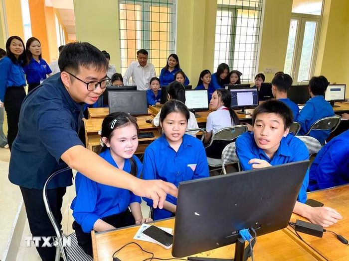Cuộc thi “Lập trình cùng AI” mang đến cách tiếp cận mới với công nghệ thông qua xu hướng Vibe Coding dành cho các đoàn viên, thanh niên và thanh thiếu nhi khu vực biên giới. /9Ảnh: Võ Dung/TTXVN)