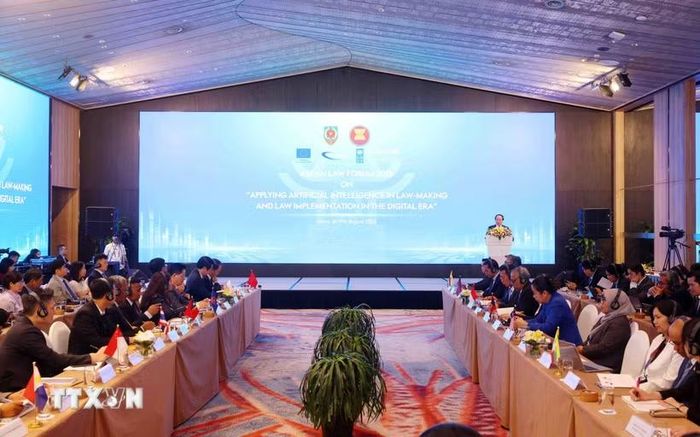 Diễn đàn Pháp luật ASEAN 2026 với chủ đề “Ứng dụng trí tuệ nhân tạo (AI) trong công tác xây dựng và thi hành pháp luật trong kỷ nguyên số”. (Ảnh: Phạm Kiên/TTXVN)