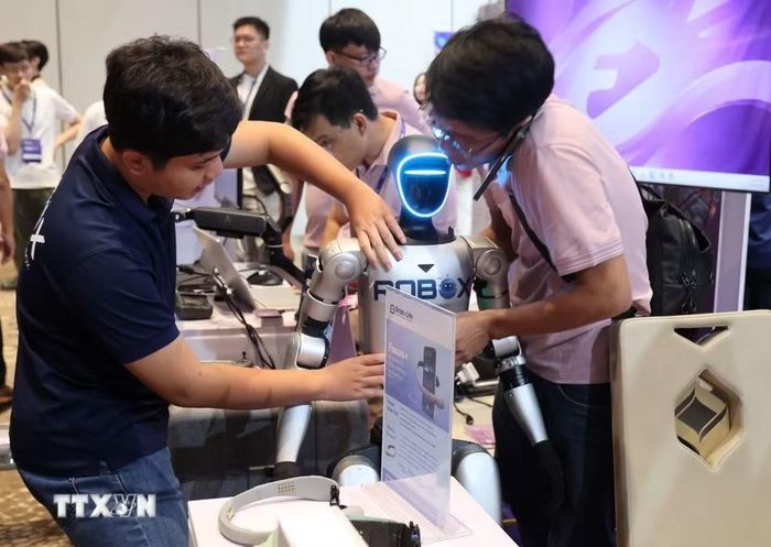 Một số mô hình robot mới được giới thiệu tại InnoEx 2026. (Ảnh: Hứa Chung/TTXVN)
