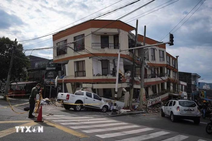 Ngôi nhà bị hư hại sau trận động đất ở Pereira, Colombia. (Ảnh: THX/TTXVN phát)