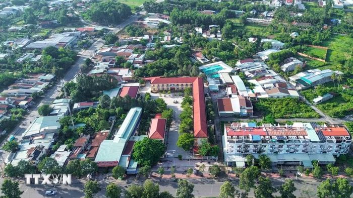 Trường Tiểu học Bình Phong (phường Tân Ninh, tỉnh Tây Ninh) sẽ sáp nhập với trường Tiểu học Trần Quốc Toản thành trường Tiểu học Lê Văn Tám theo phương án sắp xếp mới. (Ảnh: Giang Phương/TTXVN)