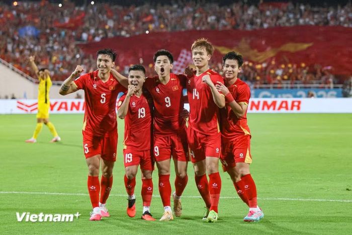 Giành chiến thắng thuyết phục với tỷ số 2-0 ở trận bán kết lượt về, đội tuyển Việt Nam có lần thứ 3 liên tiếp vào chơi chung kết ở đấu trường Đông Nam Á. (Ảnh: Nhật Minh/Vietnam+)