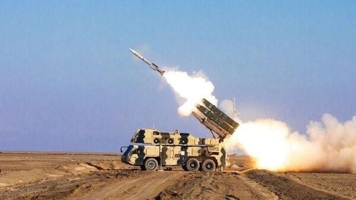 Tên lửa được phóng trong cuộc tập trận Eqtedar ở Iran. Ảnh tư liệu: IRNA/TTXVN