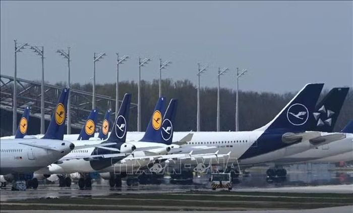 Máy bay của hãng hàng không Lufthansa tại sân bay ở Munich, Đức. Ảnh tư liệu - minh họa: AFP/TTXVN