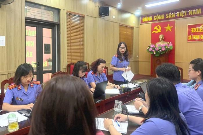Phòng 9, VKSND TP Hà Nội phối hợp cùng VKSND khu vực 7 hoàn thiện hồ sơ khởi kiện vụ án dân sự công ích trong lĩnh vực đất đai tại xã Trung Giã.