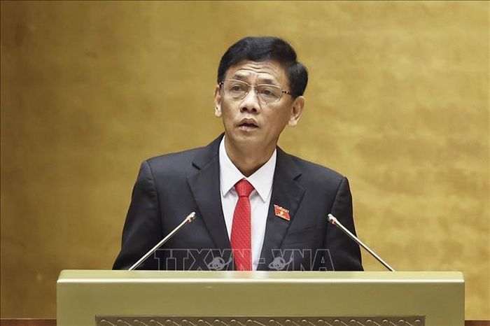 Chủ tịch Hội đồng Dân tộc của Quốc hội Lâm Văn Mẫn trình bày Báo cáo thẩm tra về việc tích hợp 04 Chương trình mục tiêu quốc gia thành 01 Chương trình mục tiêu quốc gia. Ảnh: Doãn Tấn/ TTXVN