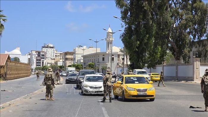 Lực lượng an ninh tuần tra tại thủ đô Tripoli, Libya ngày 13/5/2025. Ảnh: THX/TTXVN