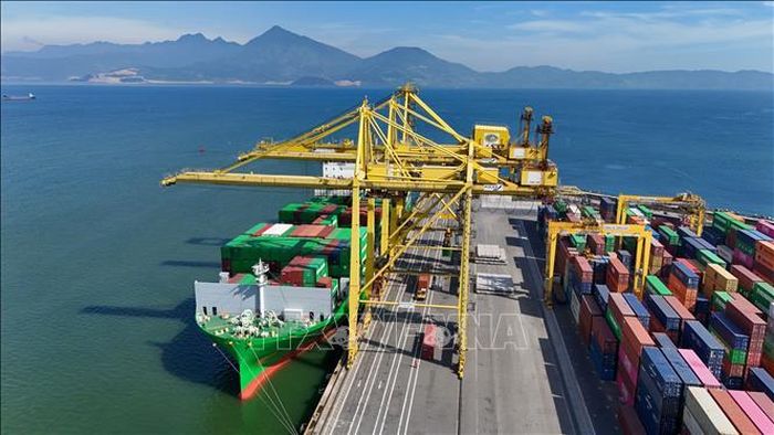 Cảng Tiên Sa hiện vẫn duy trì hoạt động khai thác, tiếp nhận và vận chuyển hàng hóa qua Đà Nẵng, trong khi cảng Liên Chiểu được đầu tư để mở rộng năng lực cảng biển của thành phố.