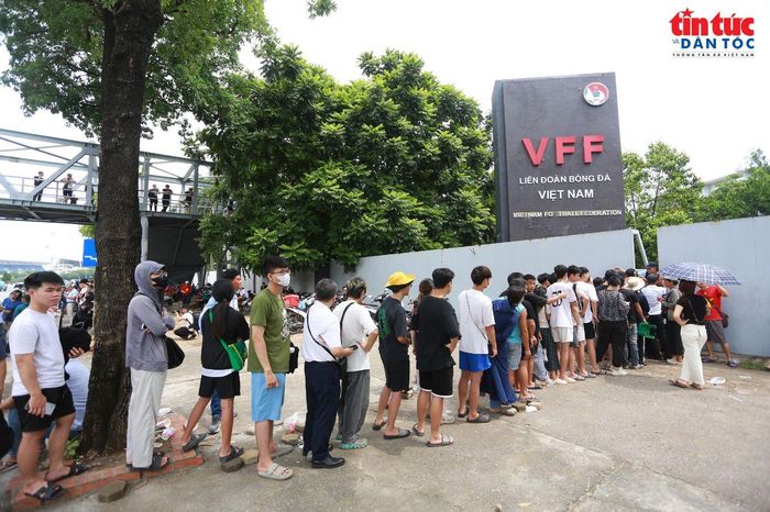 Trận bán kết lượt về ASEAN Cup 2026 giữa Việt Nam và Malaysia diễn ra lúc 20 giờ hôm nay, 19/8, tại sân Mỹ Đình. Sức nóng của trận đấu được dự báo tiếp tục khiến thị trường vé có nhiều biến động.