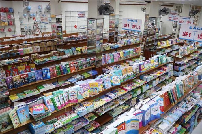 Chuẩn bị cho năm học mới thống nhất 1 bộ sách giáo khoa, Công ty Sách và Thiết bị trường học Thái Bình (phường Trần Hưng Đạo, tỉnh Hưng Yên) đã chủ động nhập 4 triệu bản sách giáo khoa và sách tham khảo, đảm bảo đáp ứng nhu cầu dạy và học.