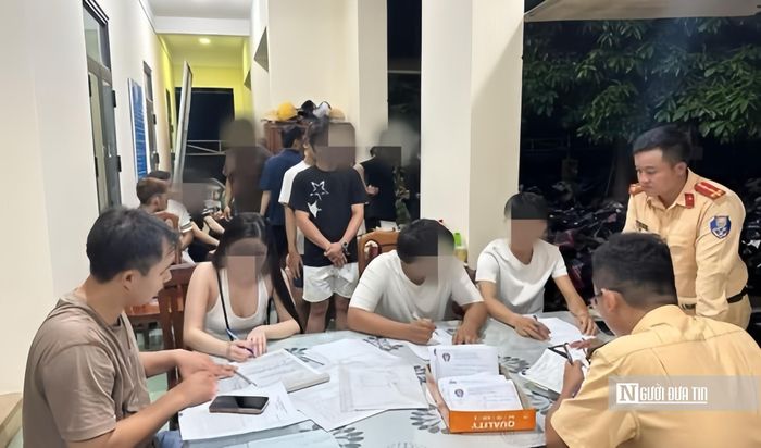 CSGT tăng cường ngăn chặn thanh, thiếu niên tụ tập, điều khiển xe vi phạm trật tự, an toàn giao thông.