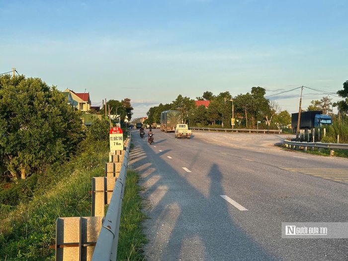 Trước tình trạng trên, Sở Xây dựng Hà Tĩnh đã yêu cầu Khu Quản lý đường bộ II khẩn trương khắc phục các vị trí hư hỏng. Theo đại diện Hạt quản lý đường bộ Hồng Lĩnh (Sở Xây dựng Hà Tĩnh) cho biết, đơn vị đang đẩy nhanh tiến độ trước thời điểm trên địa bàn xảy ra mưa lớn, để đảm bảo an toàn giao thông cho người dân.