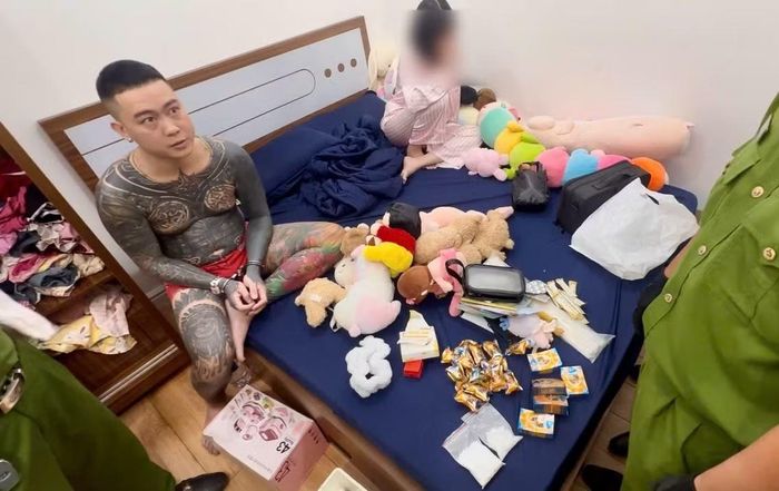 Bắt quả tang các đối tượng sử dụng trái phép chất ma tuý, phát hiện đối tượng truy nã. Ảnh: CA Vĩnh Long