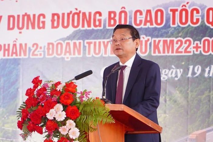 Ông Nguyễn Tự Công Hoàng, Phó Chủ tịch UBND tỉnh Gia Lai phát biểu tại lễ khởi công.